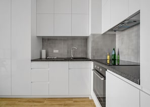 Comfort Apartment, Non Smoking, City View | Private kitchenette | Fridge, oven, stovetop, dishwasher