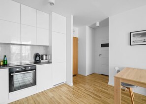 Comfort Apartment, Non Smoking, City View | Private kitchenette