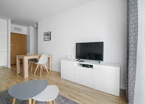 Apartamento Confort, no fumadores, vistas a la ciudad | Televisión