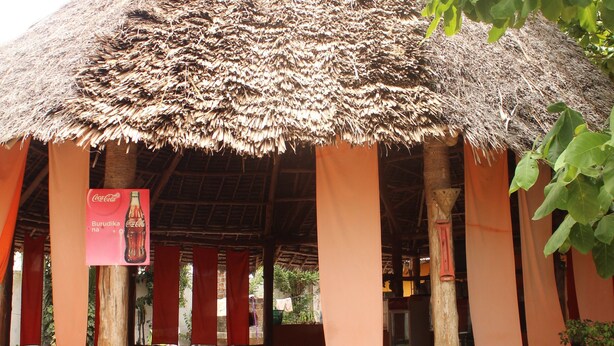 Bar (trong khuôn viên)