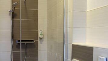 تجهيزات دش، مجففات شعر، مناشف، صابون