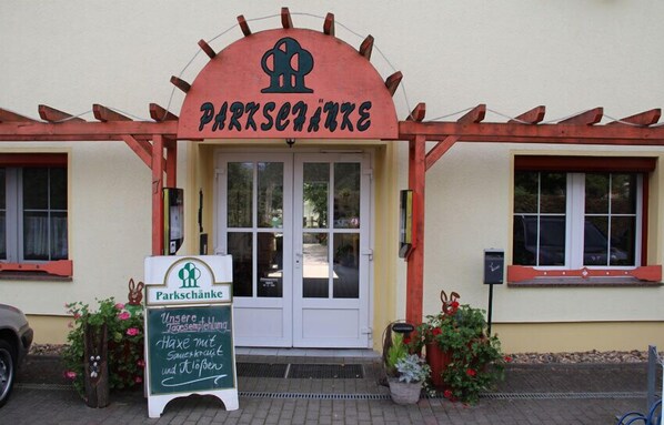 Property entrance - Hotel Parkschänke Zabeltitz (Grossenhain)
