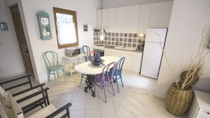Kaffetrakter/tekoker, kjøleskap, mikrobølgeovn og ovn