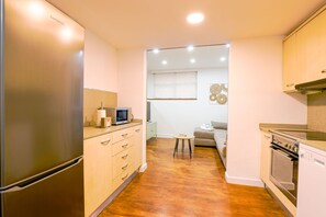 Appartement Standard, 2 chambres | Cuisine privée | Réfrigérateur, micro-ondes, four, plaque de cuisson