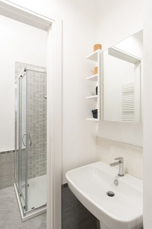 Bathroom - Scala Belvedere (Trieste)