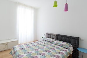Apartment, 1 Bedroom | 1 bedroom, bed sheets