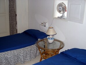 2 chambres, fer et planche Ă repasser, draps fournis