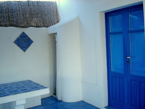 2 bedrooms, iron/ironing board, bed sheets, wheelchair access