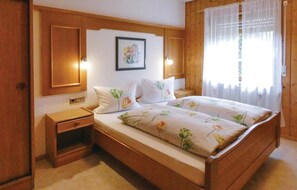 2 Schlafzimmer, Reisekinderbett, kostenloses WLAN, Bettwäsche