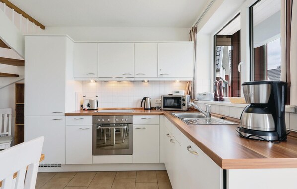 Kühlschrank, Mikrowelle, Herdplatte, Geschirrspüler