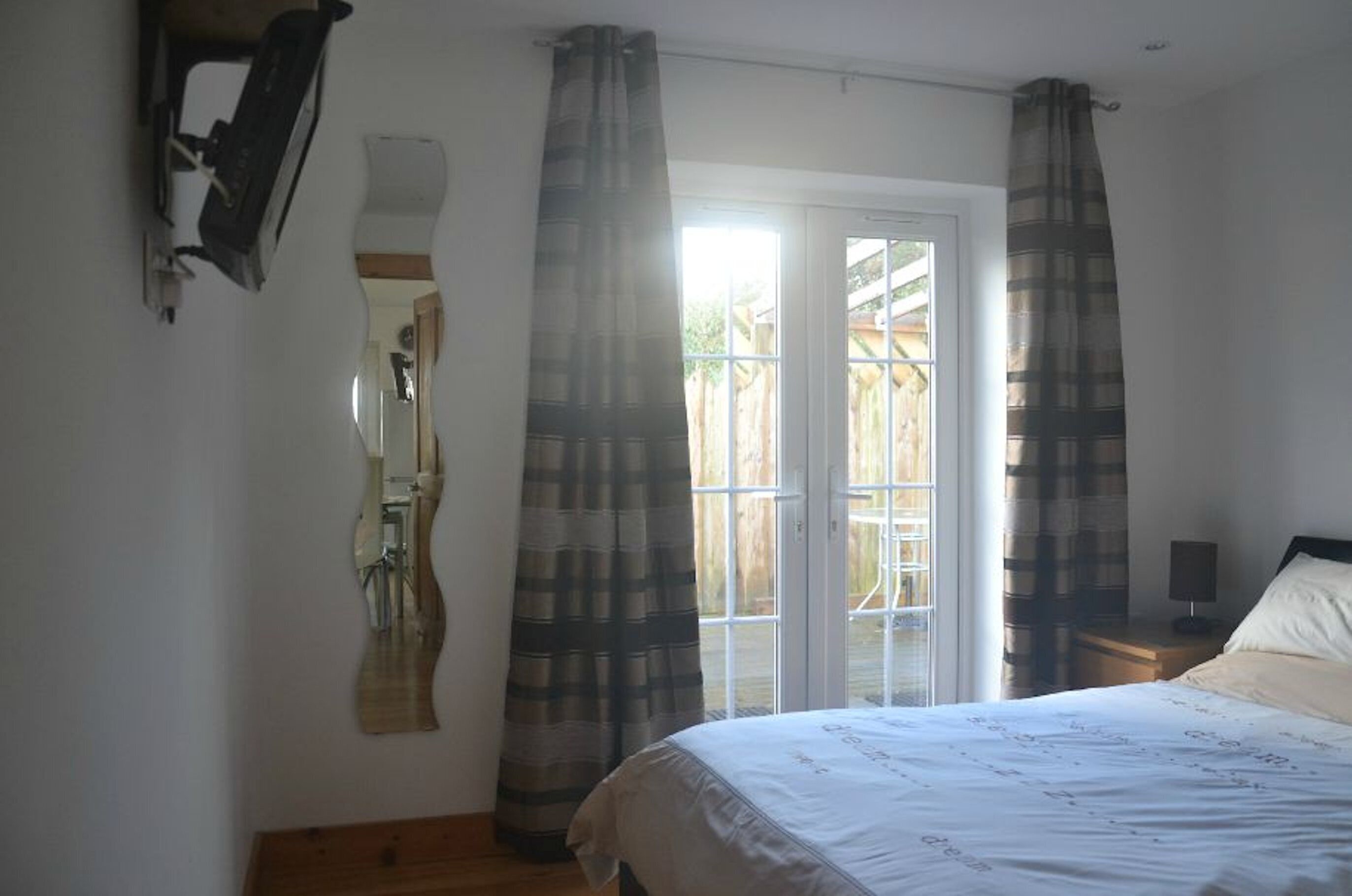 2 makuuhuonetta, silitysrauta/-lauta, ilmainen Wi-Fi, vuodevaatteet