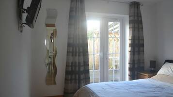 2 dormitorios, tabla de planchar con plancha, wifi gratis y ropa de cama