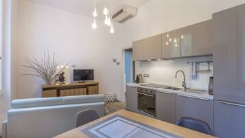 Apartment, 1 Bedroom | In-room dining