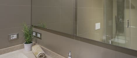 Departamento, 1 habitación | Baño | Regadera, secadora de cabello, bidet, toallas