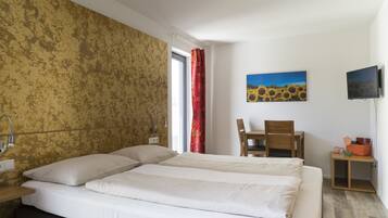 Classic-Doppelzimmer, 1 Queen-Bett, Blick auf den Innenhof | Allergikerbettwaren, Verdunkelungsvorhänge, schallisolierte Zimmer