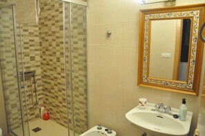 Shower, hair dryer, bidet, towels - do something amazing (Alicante)