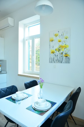 Studio Ville | Restauration dans la chambre