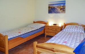1 bedroom, travel cot, free WiFi, bed sheets