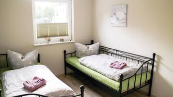 2 bedrooms, travel crib, free WiFi