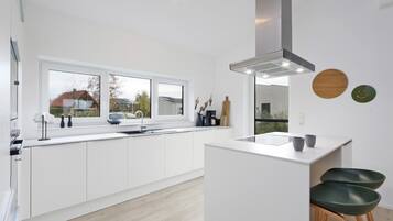 Kühlschrank, Herdplatte, Geschirrspüler