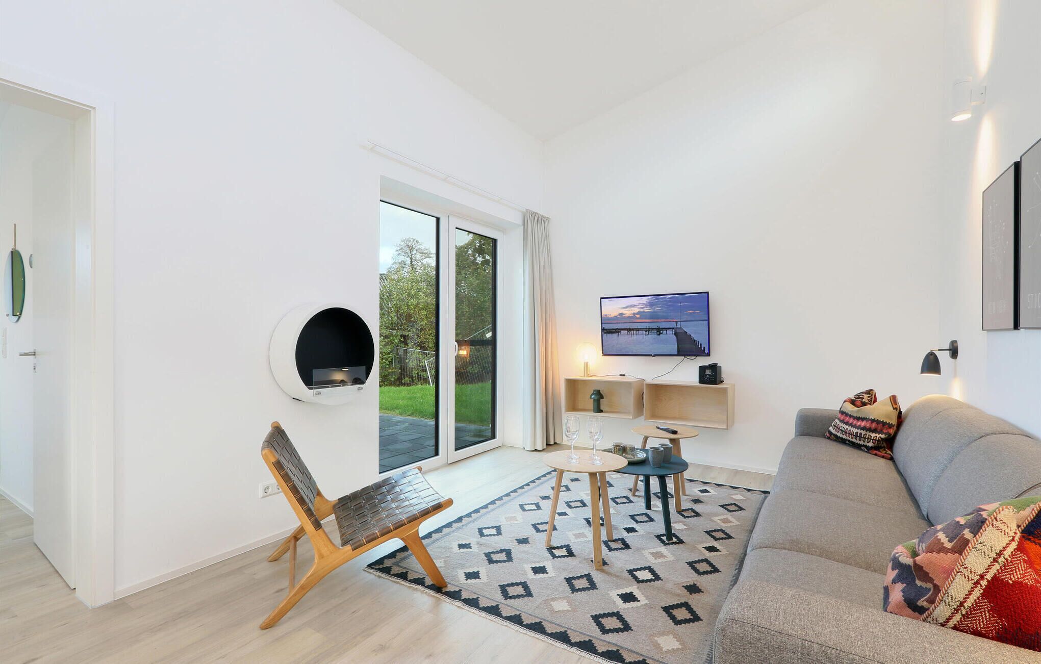 Een smart-tv en een open haard