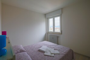 1 chambre, chambres insonorisées, Wi-Fi gratuit, draps fournis