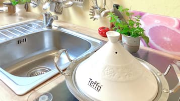 Fridge, stovetop, coffee/tea maker