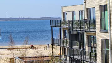 Am Strand, Wasserski, Angeln