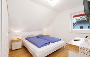 2 bedrooms, travel cot, free WiFi