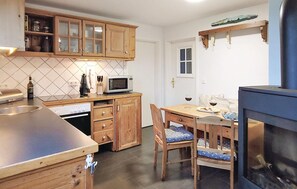 Kühlschrank, Mikrowelle, Herdplatte, Geschirrspüler