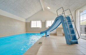 Indoor pool - Beautiful home in Grenaa with sauna (Grenaa)