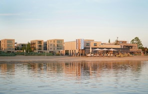On the beach, water skiing, fishing - Beach front apartment in Lembruch/Dümmer See with lake view (Lembruch/Dümmer See)