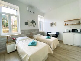 Doppelzimmer | Schreibtisch, Bügeleisen/Bügelbrett, kostenloses WLAN, Bettwäsche