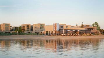 Am Strand, Wasserski, Angeln