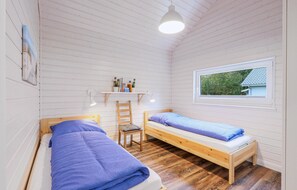 3 bedrooms, travel crib