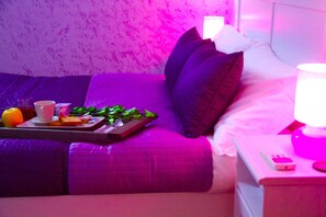 Doppia Superior, bagno privato, vista città | 1 camera, minibar, una scrivania, tende oscuranti