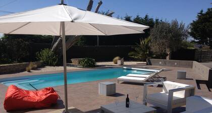 PROMO! 9-19 .07 Moderne Villa mit Meerblick und beheiztem Pool