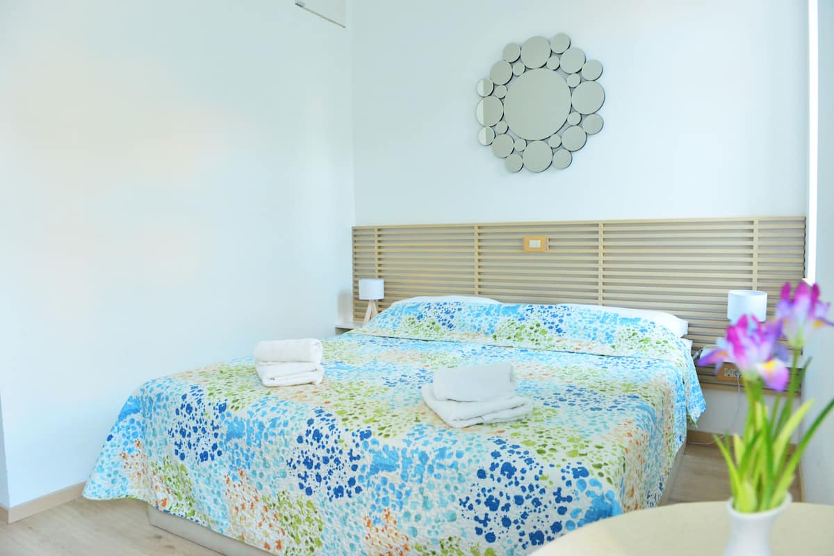 Double Room | Desk, iron/ironing board, free WiFi, bed sheets