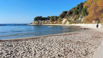 Una playa cerca