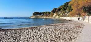 Nær stranden