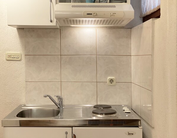 Apartment, 1 Bedroom | Private kitchenette | Fridge, microwave, stovetop, coffee/tea maker - Apt Lavender on Nincevica St-1 BR Apt (Split)