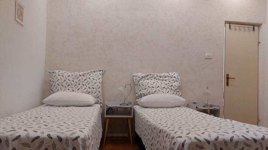 Apt Lavender on Nincevica St-1 BR Apt