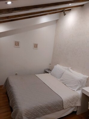 1 bedroom, desk, laptop workspace, free WiFi - Apt Lavender on Nincevica St-1 BR Apt (Split)