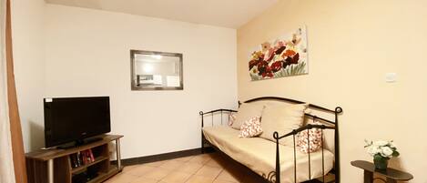 Apartment, 1 Bedroom | Living area