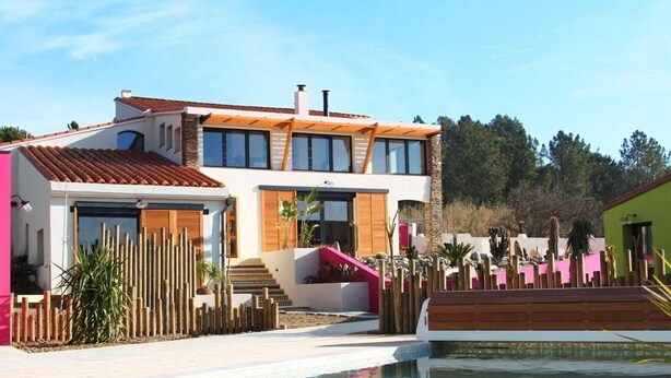 A modern two-story house with a swimming pool in the foreground. - Asinerie Kuleni (Ponteilla)