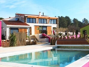 A modern two-story house with a swimming pool in the foreground. - Asinerie Kuleni (Ponteilla)