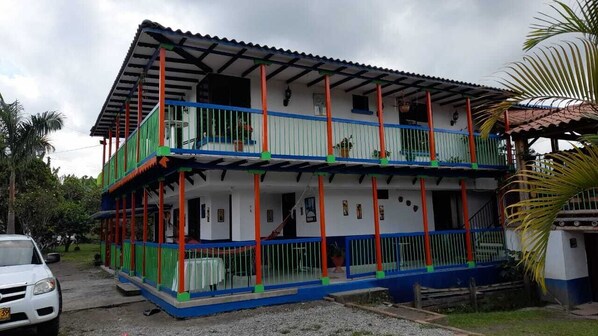 Mặt tiền nơi lưu trú