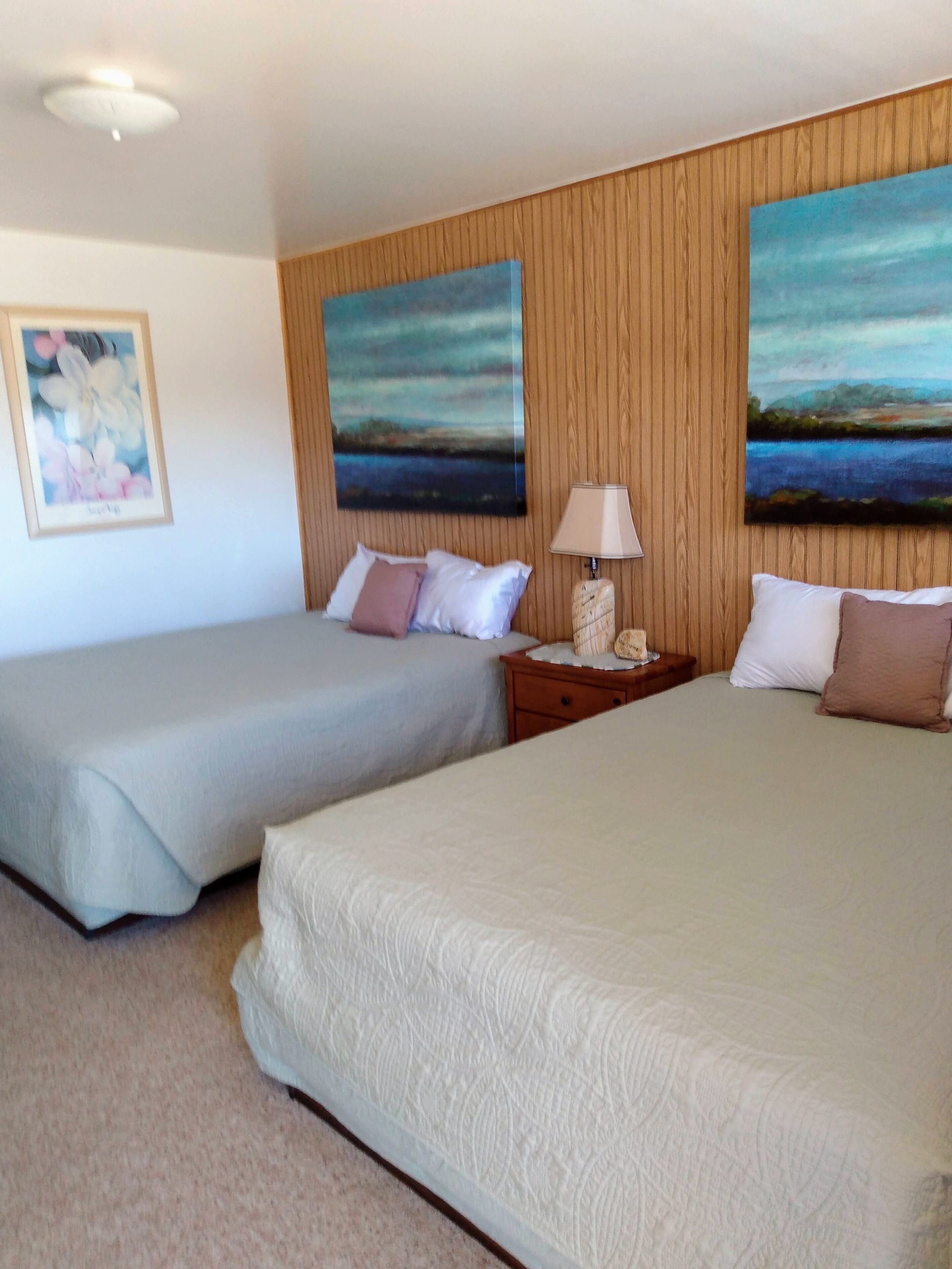 خزنة داخل الغرفة وبديكورات فريدة لكل غرفة وطراز فريد لكل وحدة