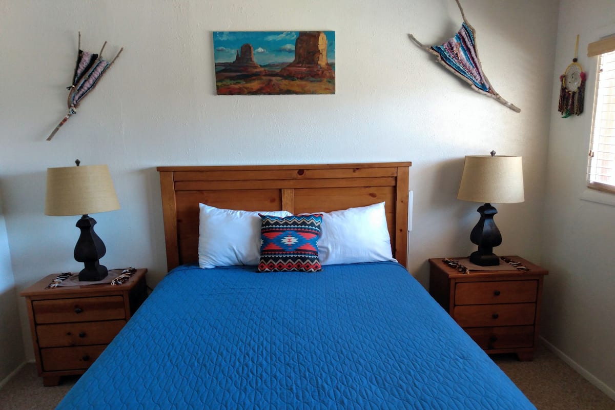 Basic Single Room, 1 Queen Bed, Non Smoking | 1 bedroom, in-room safe, individually decorated, individually furnished