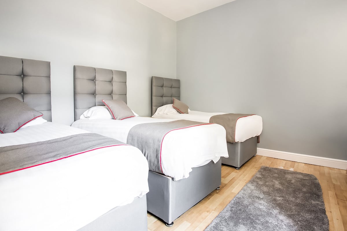 Deluxe Suite, Multiple Beds (Family of 5)